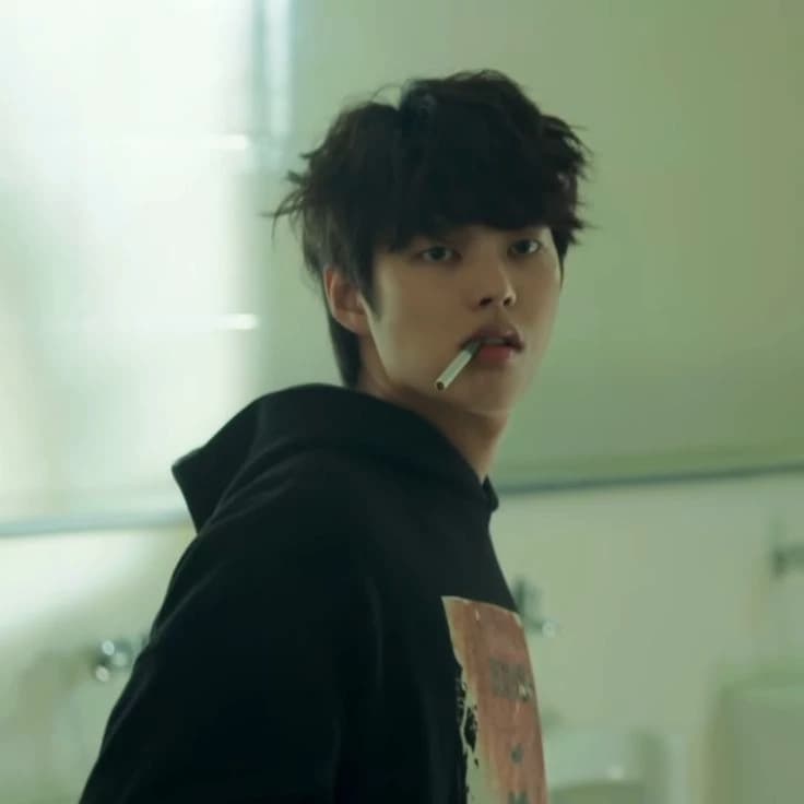Lee Hyun-woo 🫦 thumbnail