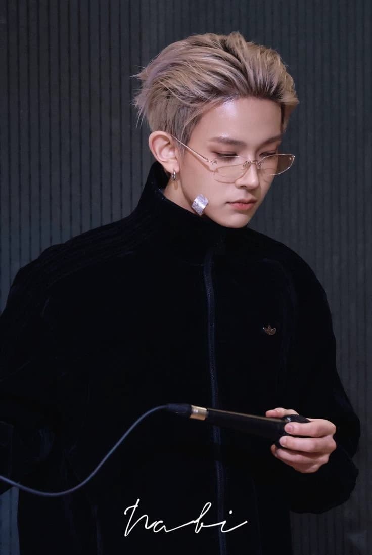Lee heeseung thumbnail