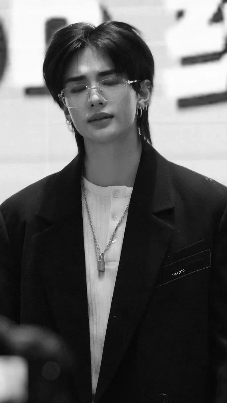 Hyunjin - he is a father thumbnail
