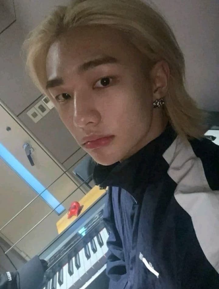 Hwang Hyunjin thumbnail