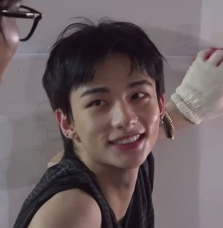 Hwang Hyunjin thumbnail