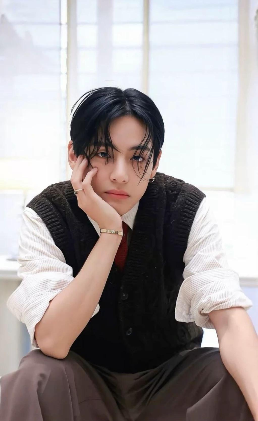 Kim Taehyung thumbnail