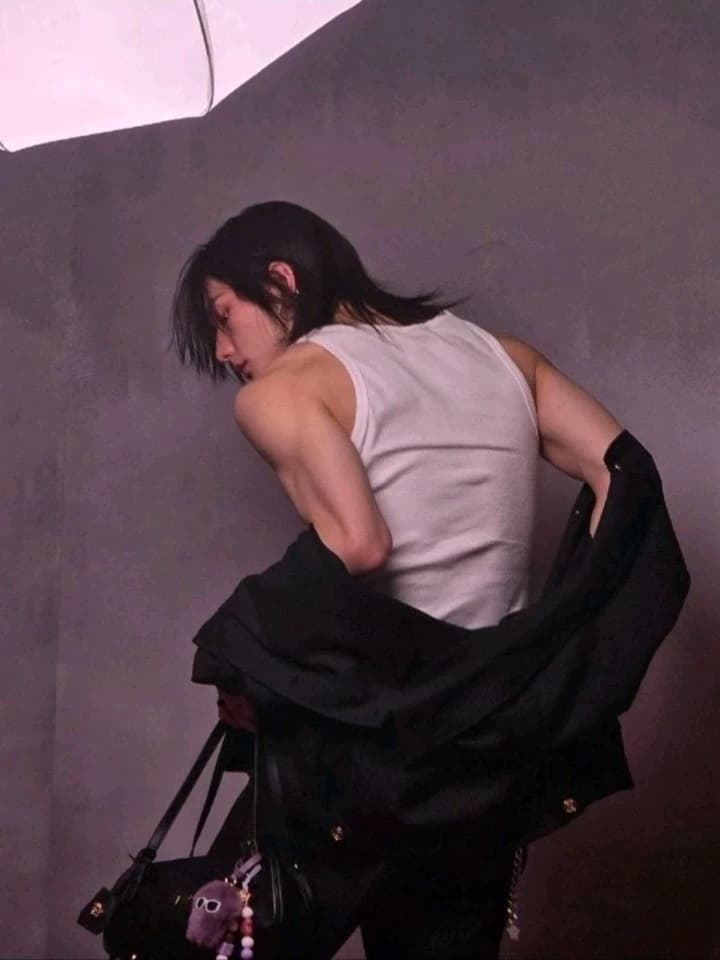 Hwang Hyunjin thumbnail