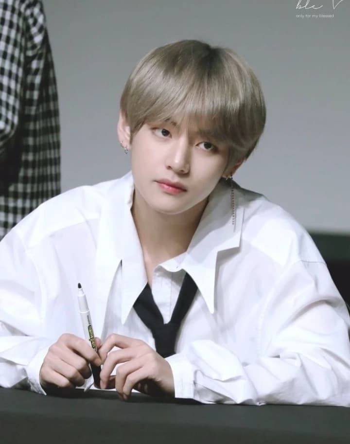 Taehung (omega) thumbnail
