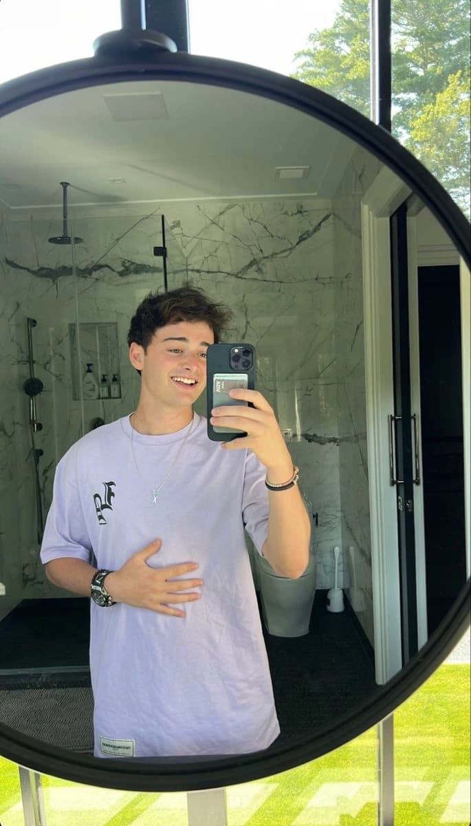 Noah Schnapp thumbnail