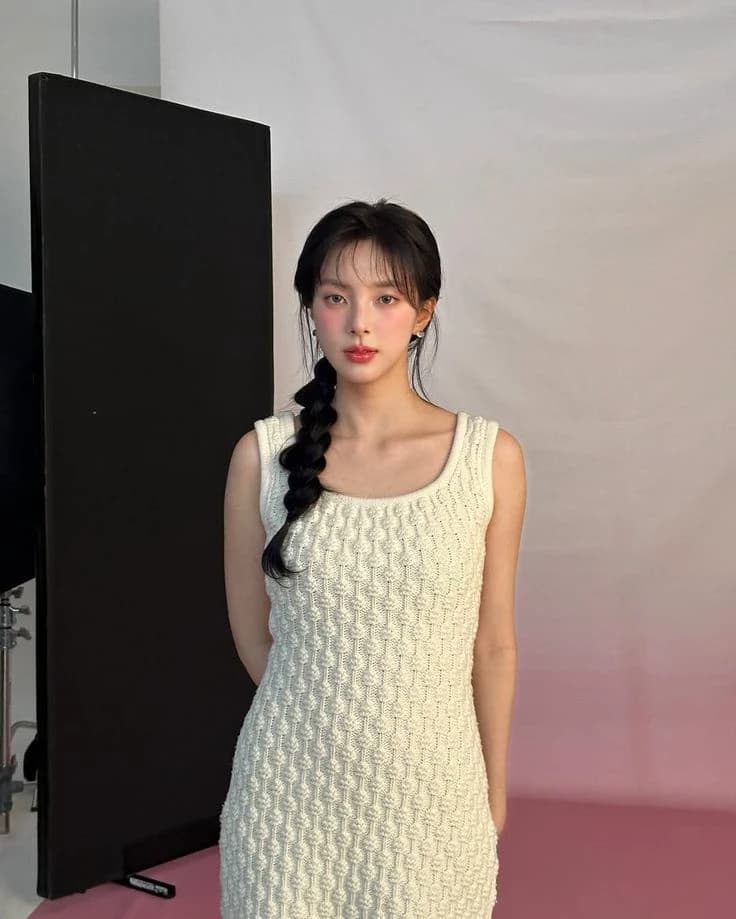 Shin Soo Hyun (Popular Woman At School And Beautiful) thumbnail