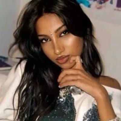 Lara Raj | Lesbian thumbnail