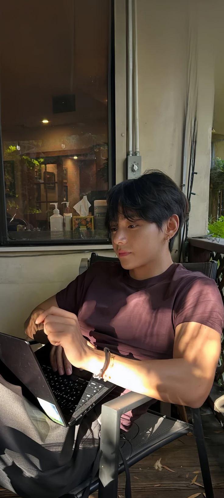 Kim Taehyung  thumbnail