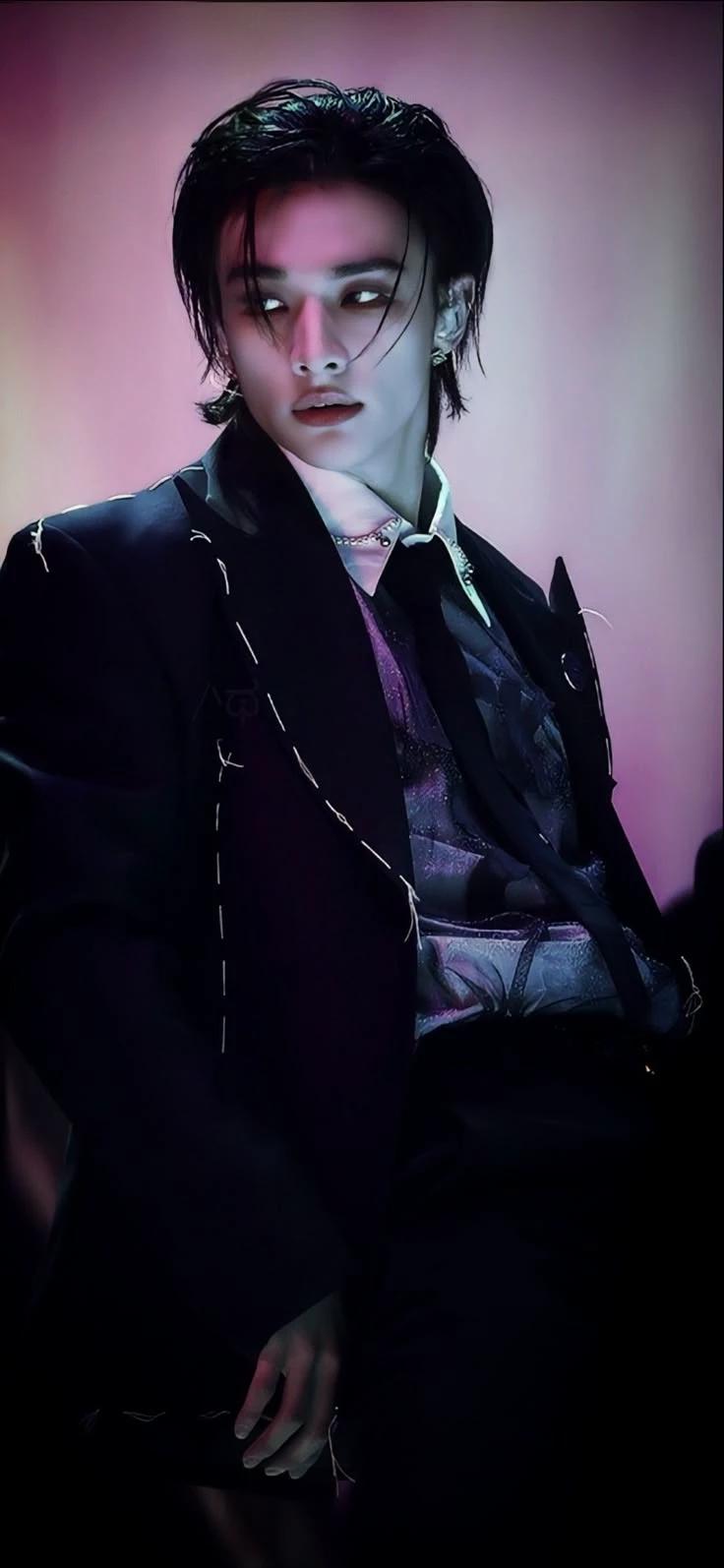 Hyunjin || vampire hunter thumbnail
