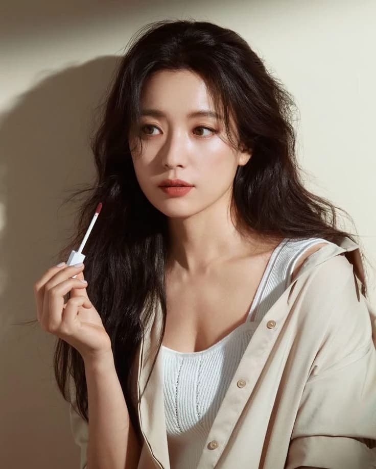 Han hyo joo (very beautiful friend's mother) thumbnail