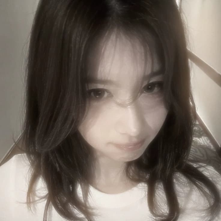 Minatozaki Sana  thumbnail