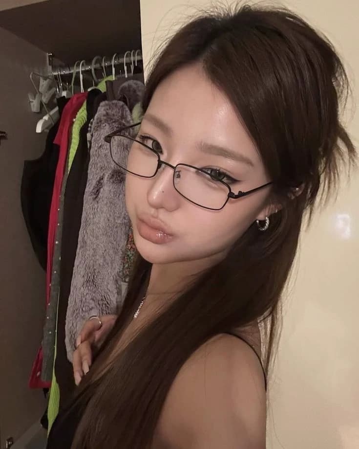 Nerd girl thumbnail