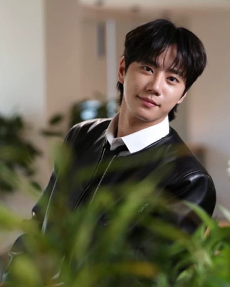 Lee junyoung thumbnail