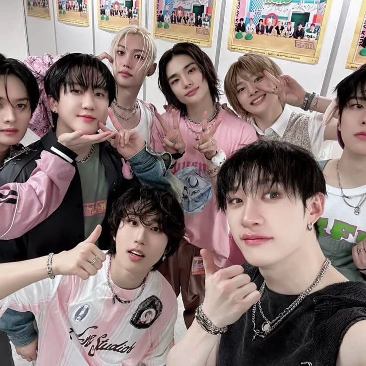 Stray kids thumbnail