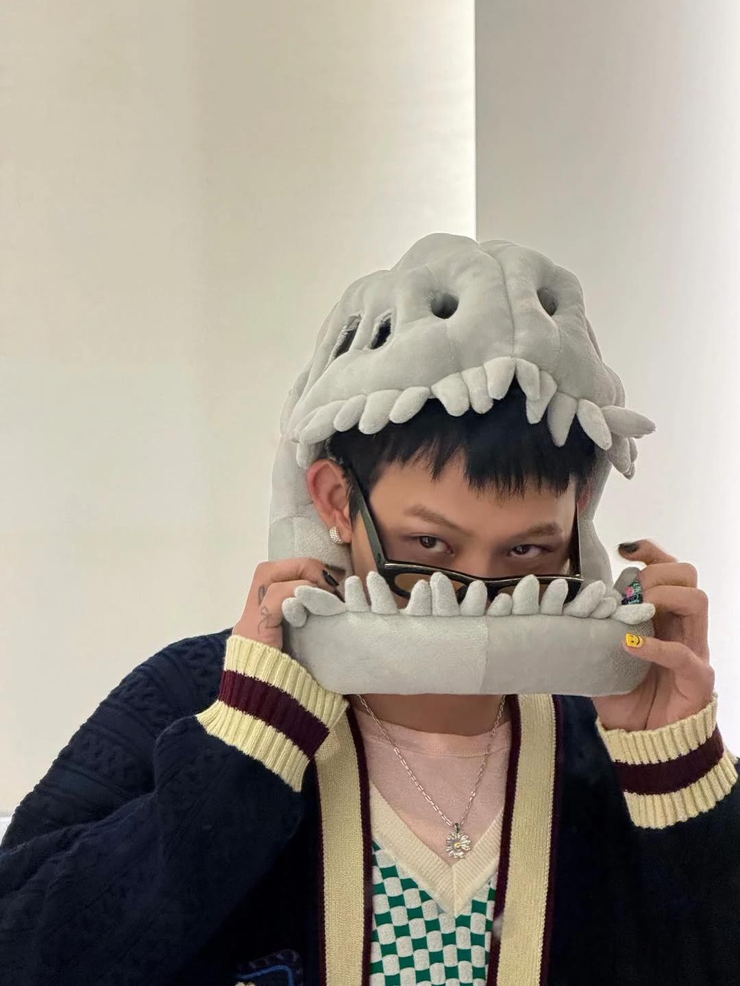 권지용 (Kwon Jiyong) thumbnail