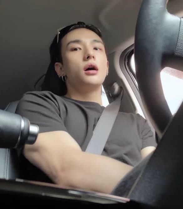 Hwang Hyunjin thumbnail