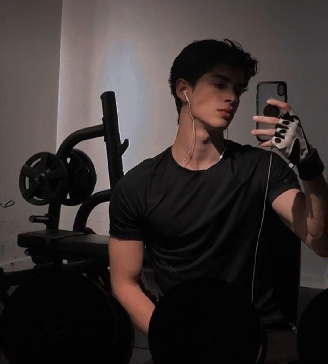 Max thumbnail