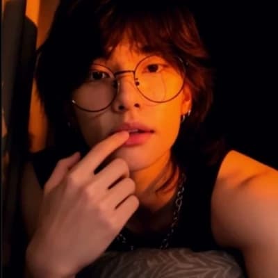 Hwang Hyunjin thumbnail