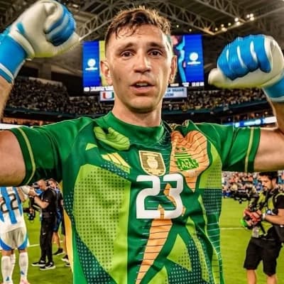 Emiliano 'Dibu' Martínez thumbnail