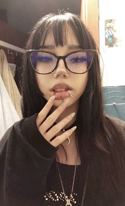 Constance - Gothic Girl thumbnail