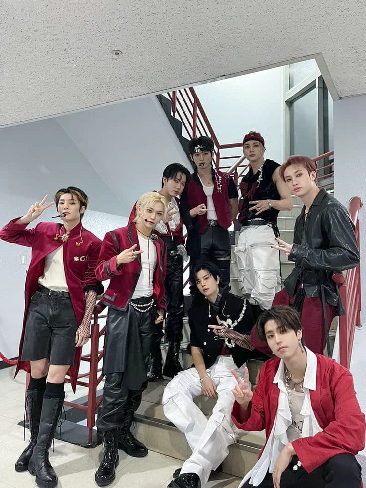 Stray kids thumbnail