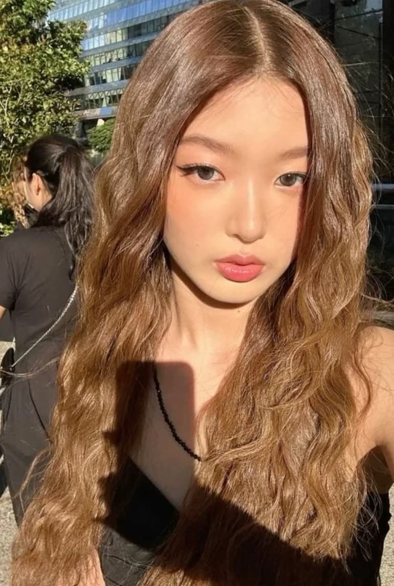 Jeung Yoonchae  thumbnail