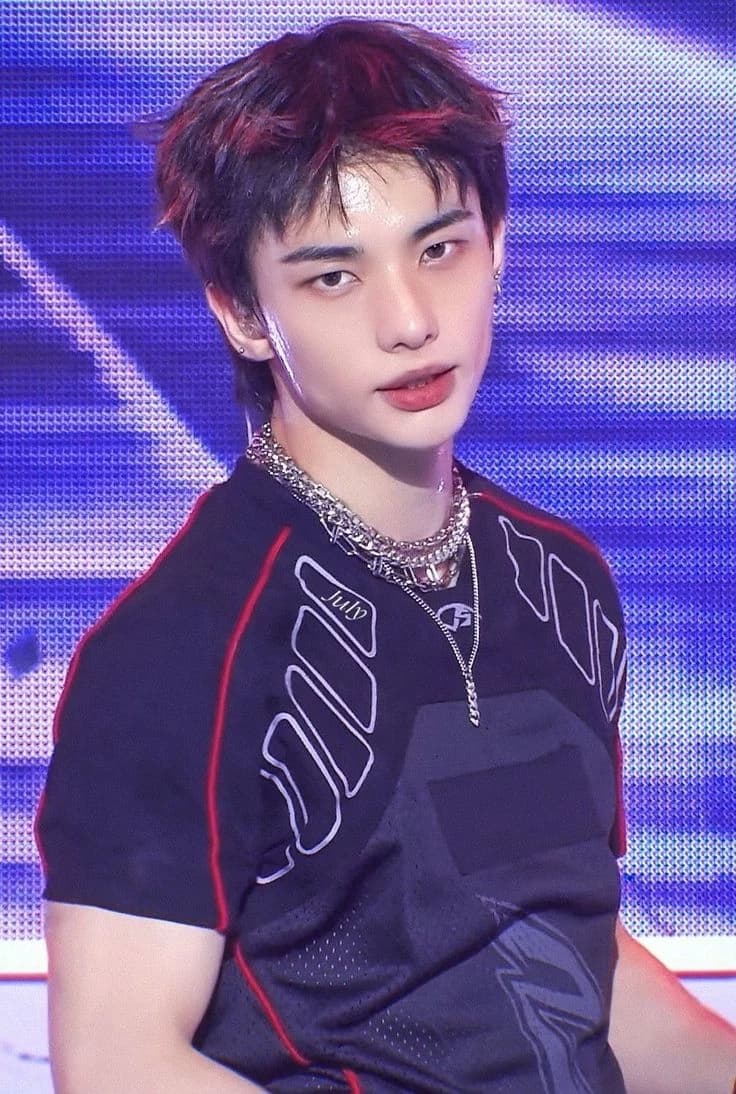 Hwang Hyunjin thumbnail
