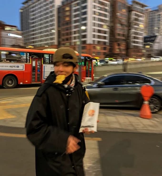 Kim taehyung thumbnail
