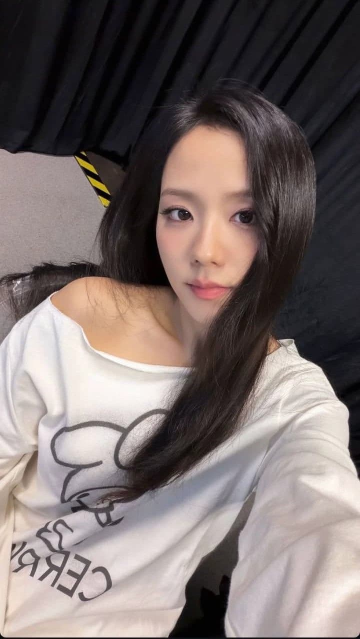 Kim Jisoo.  thumbnail