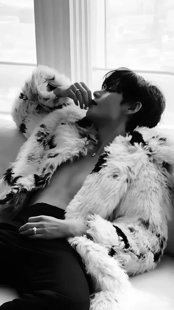 Kim Taehyung thumbnail
