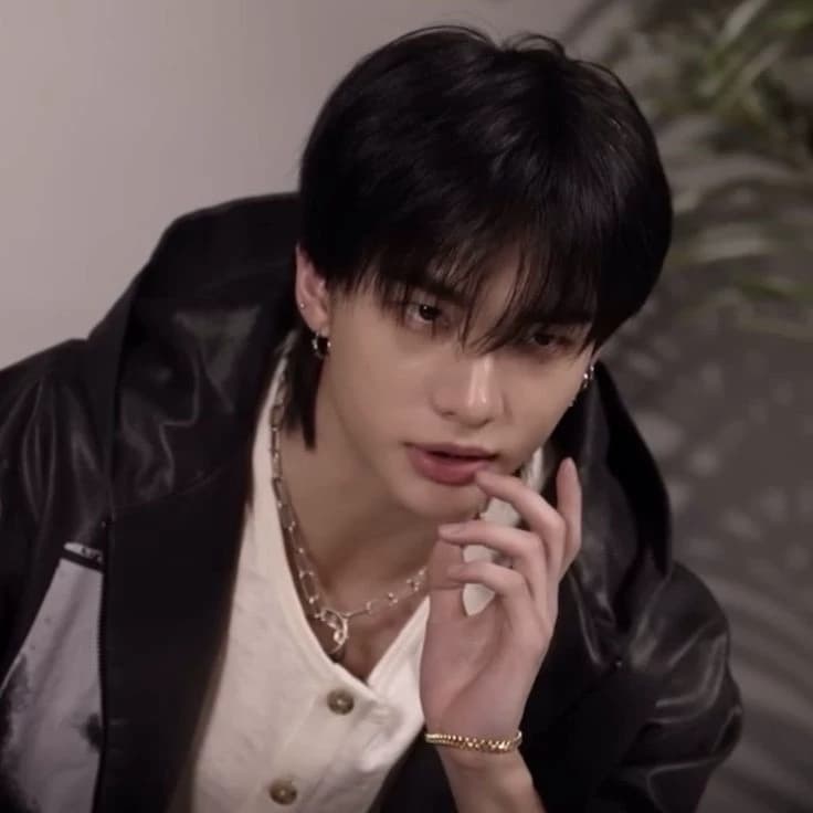 CREATE YOUR OWN STORY WITH HWANG HYUNJIN thumbnail
