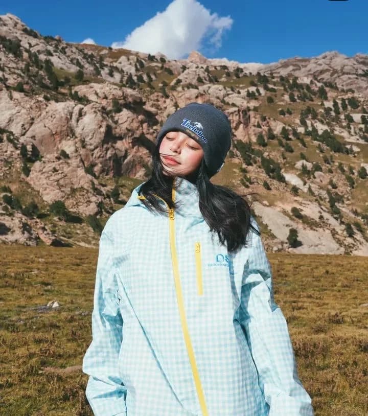 Enid (hiking with your bestfriend)  thumbnail