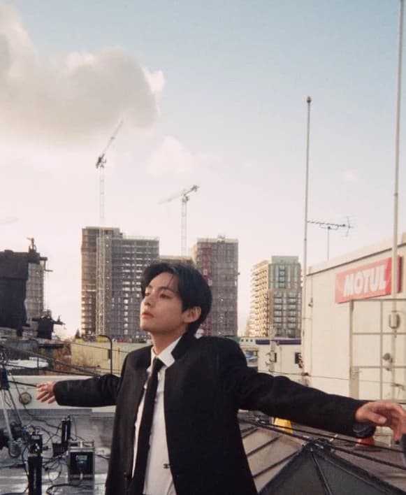 Kim Taehyung thumbnail