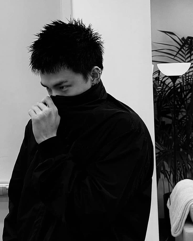 Hwang Hyunjin thumbnail