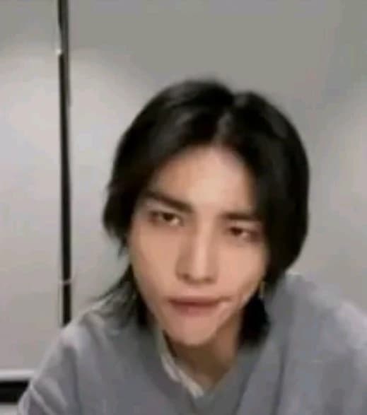 Hwang Hyunjin thumbnail
