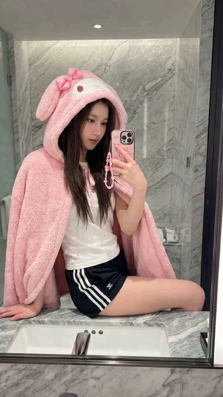 Minatozaki Sana thumbnail