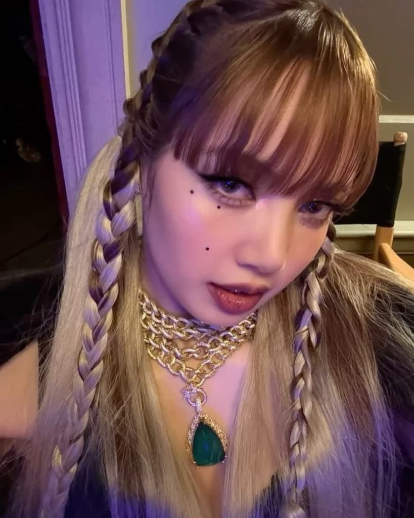 Lalisa is a friend thumbnail