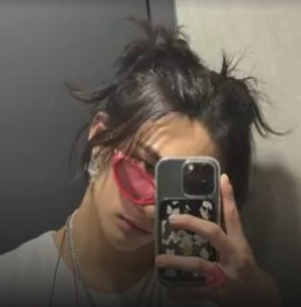 Idol Hyunjin thumbnail