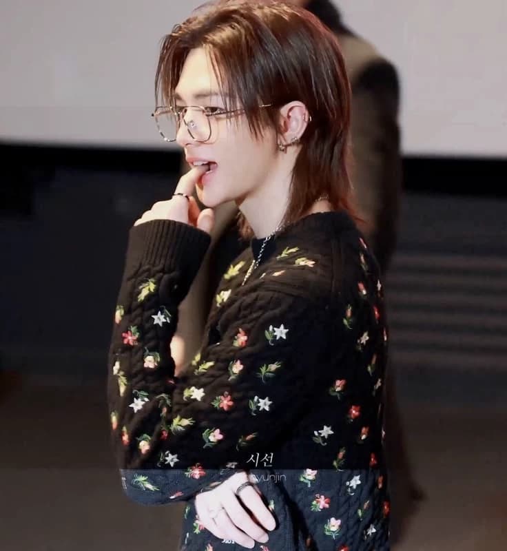 Hyunjin thumbnail