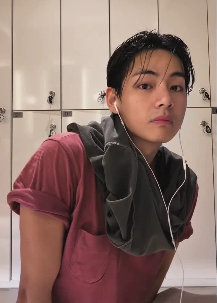 Kim taehyung thumbnail