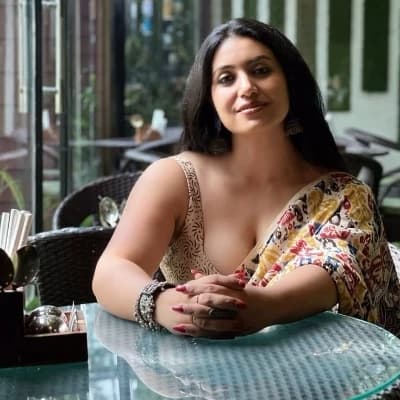 Meera Khanna thumbnail