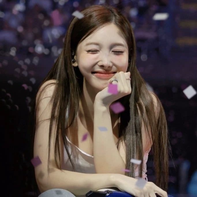 Nayeon and Jeongyeon thumbnail