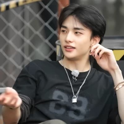 Hwang Hyunjin thumbnail