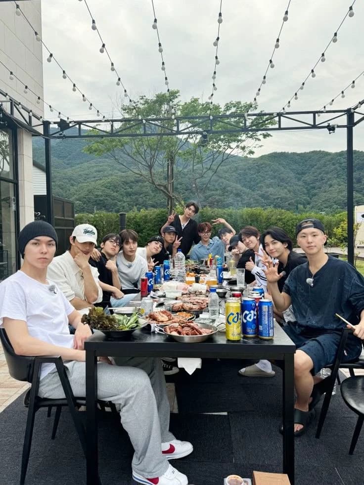SEVENTEEN(13 Members) thumbnail