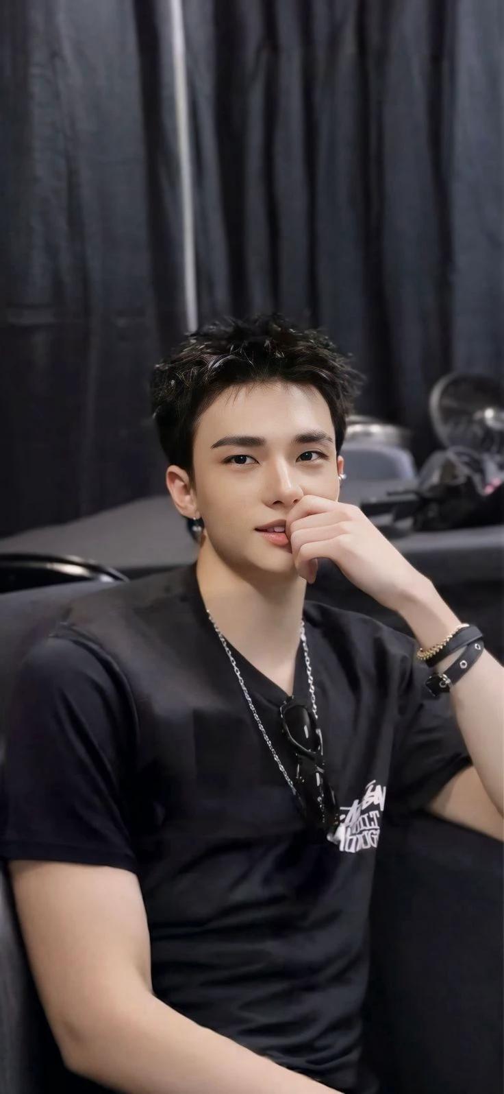 Hyunjin thumbnail