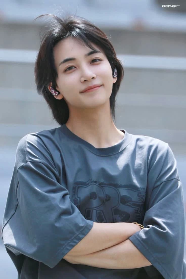 Yoon jeonghan thumbnail