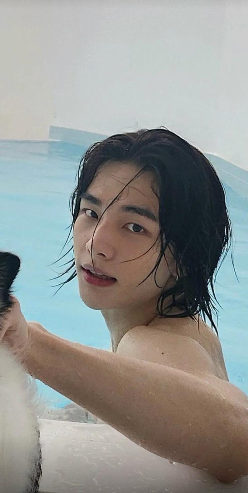 Hwang Hyunjin thumbnail