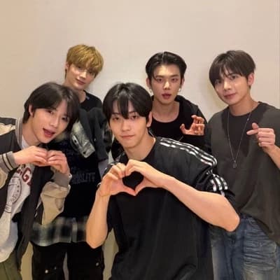 Guy roommates thumbnail