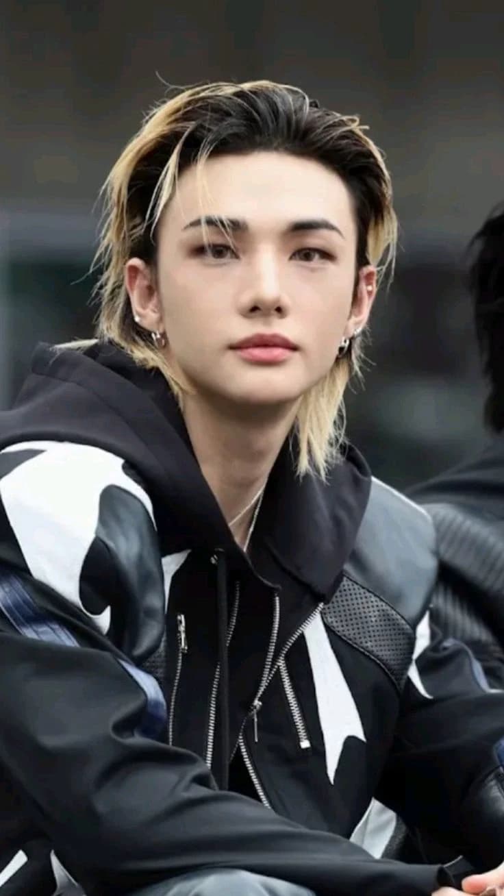 Hwang Hyunjin thumbnail