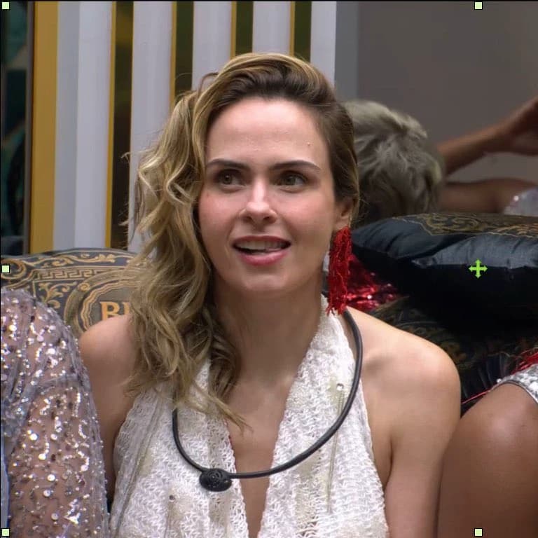 Ana Paula Renault thumbnail